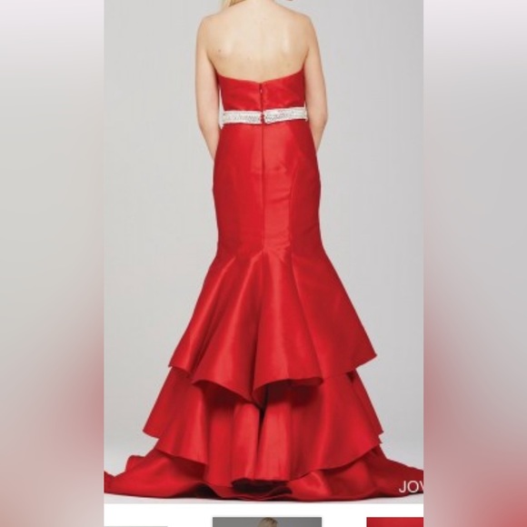 Beautiful Jovani evening dress. Color is Fuchsia. Size 8. - Picture 2 of 5